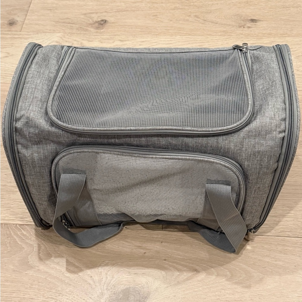 Gray Pet Carrier Bag For Cats or Small Dogs